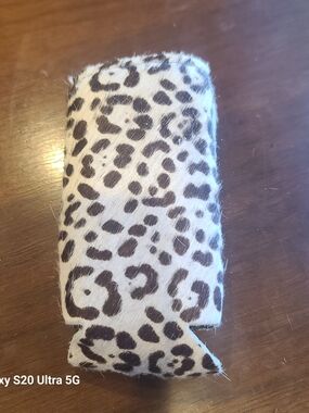 Leopard-Print Faux Fur Drink Koozie – Cream and Brown